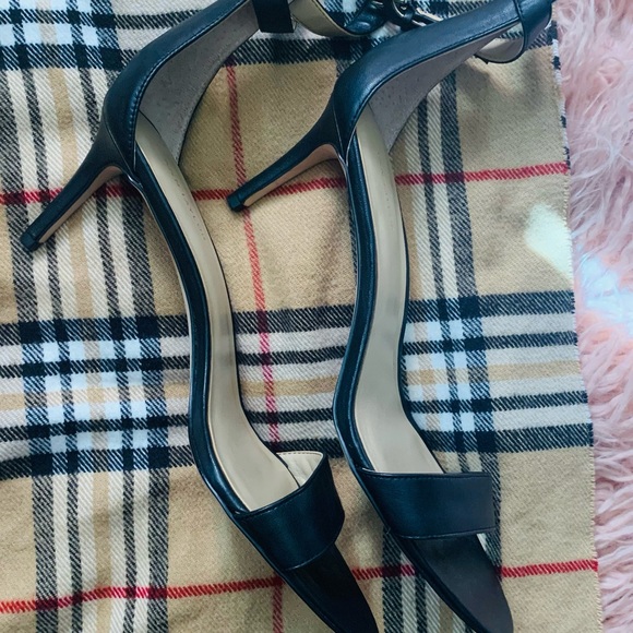 Ann Taylor - Picture 6 of 11